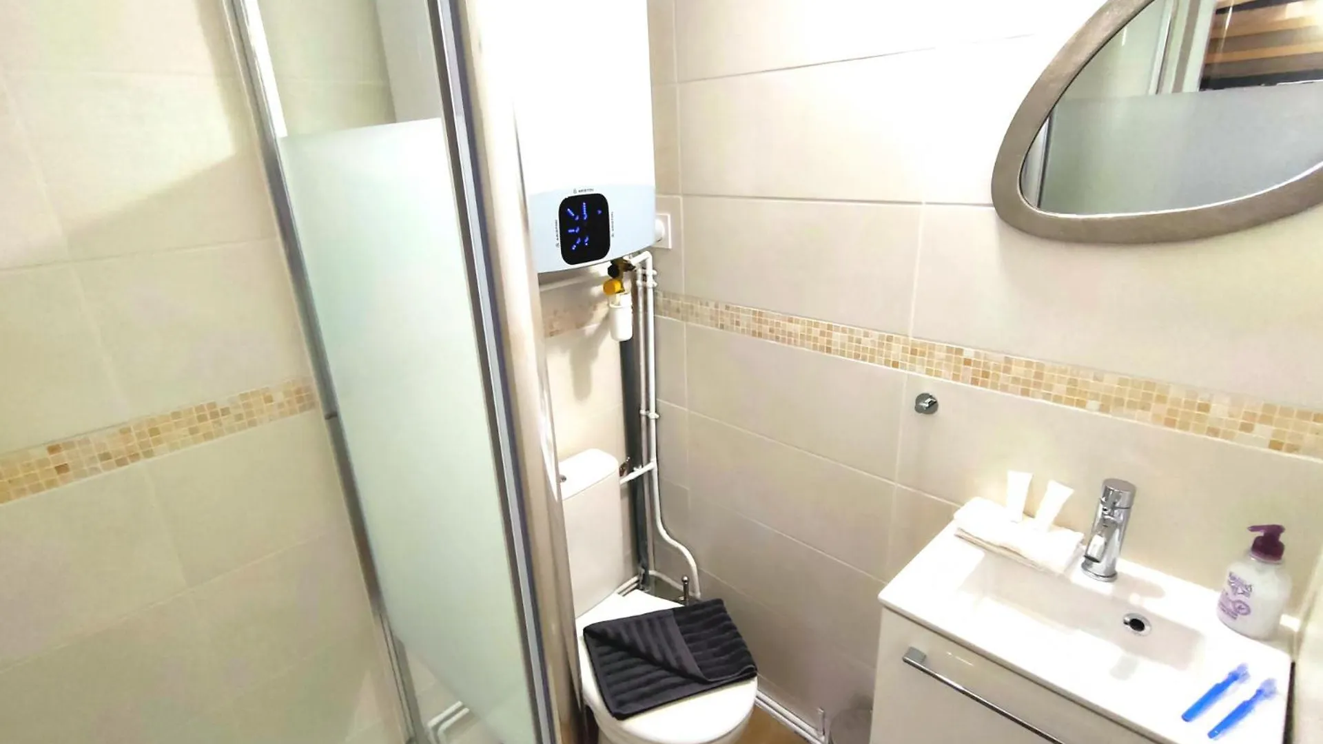 Apartamento Le Petit Palais Au Calme Proche Metro/Tram • Wifi Toulouse 0*,  Francia